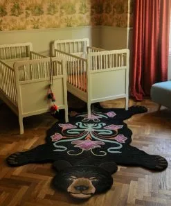 Doing Goods Blooming Zwarte Beer Vloerkleed XL - 1.45.10.093.900.6 -TEXTIEL Winkel doing goods blooming zwarte beer vloerkleed xl 145 4