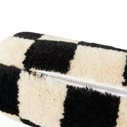 HKliving Black And White Statement Rolkussen - TKU2167 11 HKliving Black And White Statement Rolkussen - TKU2167 -TEXTIEL Winkel hkliving black and white statement rolkussen tku21 2