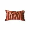 HKliving Fringed Velvet Tiger Kussen - Rood/bordeaux 25x40cm 1 HKliving Fringed Velvet Tiger Kussen - Rood/bordeaux 25x40cm -TEXTIEL Winkel hkliving fringed velvet tiger kussen rood bordeaux
