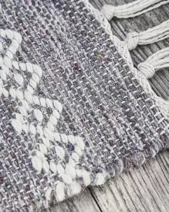 House Doctor Ciero Vloerkleed Lichtgrijs 70x50cm - 205085020 -TEXTIEL Winkel house doctor ciero vloerkleed lichtgrijs 70x50cm 2 3