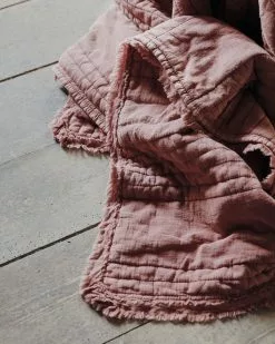 House Doctor Ruffle Plaid Dusty Berry- 261130001 -TEXTIEL Winkel house doctor ruffle plaid dusty berry 261130001 2