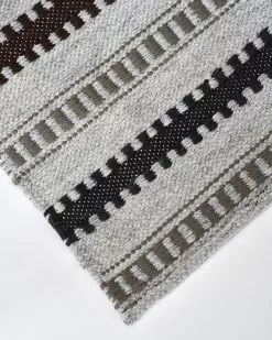 House Doctor Terra Vloerkleed Lichtgrijs 200x90cm - 205085001 -TEXTIEL Winkel house doctor terra vloerkleed lichtgrijs 200x90cm