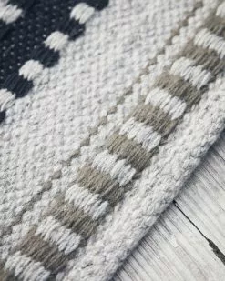 House Doctor Terra Vloerkleed Lichtgrijs 200x90cm - 205085001 -TEXTIEL Winkel house doctor terra vloerkleed lichtgrijs 200x90cm 3