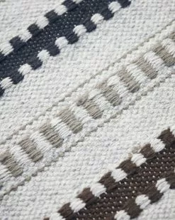 House Doctor Terra Vloerkleed Lichtgrijs 200x90cm - 205085001 -TEXTIEL Winkel house doctor terra vloerkleed lichtgrijs 200x90cm 4